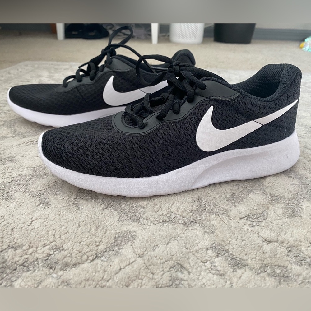 Nike Women’s Tanjun sneakers